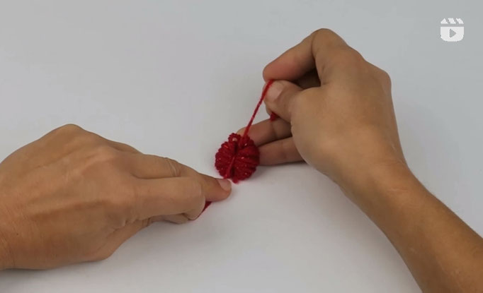 Mini pon poms DIY by Hot Couture