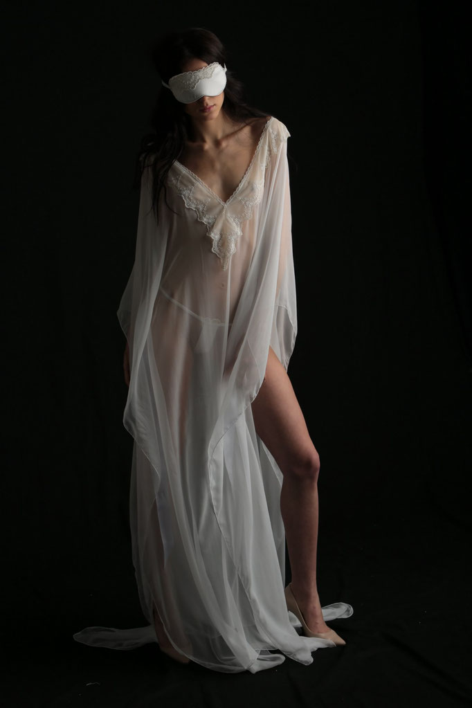 Divina honeymoon lace & silk robe de chambre hot couture lingerie