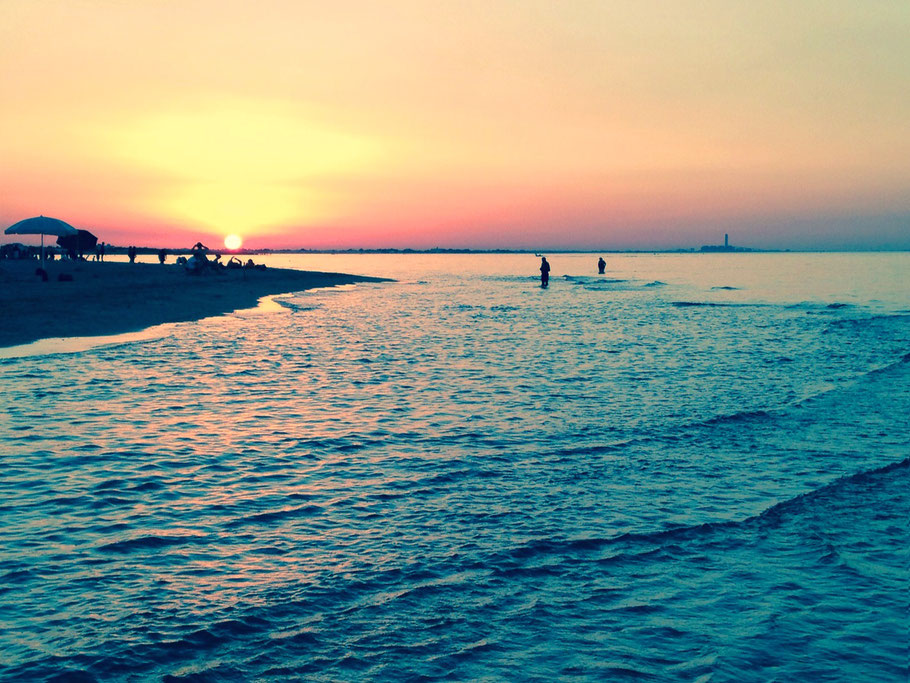 Italia mare al tramonto Spiaggiabella, Lecce 1975 designer inspiration hot couture Italia